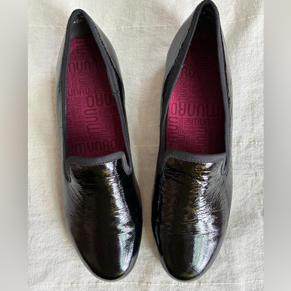 MUNRO Women’s Black Patent Smoking Slippers Loafers Slip On Flats Classic Size 8